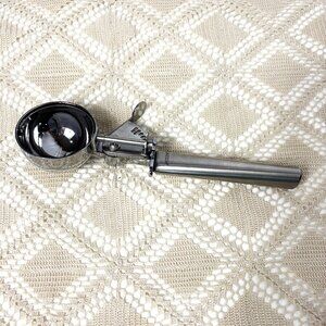 Vintage ONEIDA Stainless Ice Cream Scoop Portioner